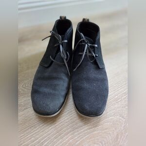 UGG Men's Charcoal Suede Chukka Boots size 9.5